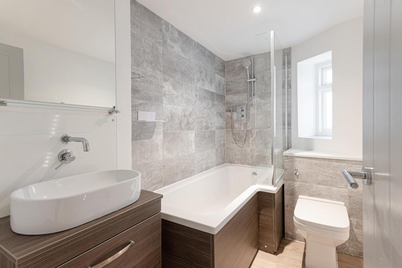 Kensington 2 Bed 2 Bath Apartment For 5 Guests Лондон Екстериор снимка